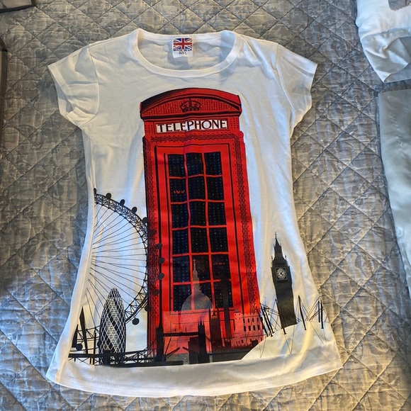 BRAND NEW NEVER WORN LONDON TEE-SHIRT. SIZE LARGE BUT FEELS LIKE A SMALL. - Picture 1 of 7